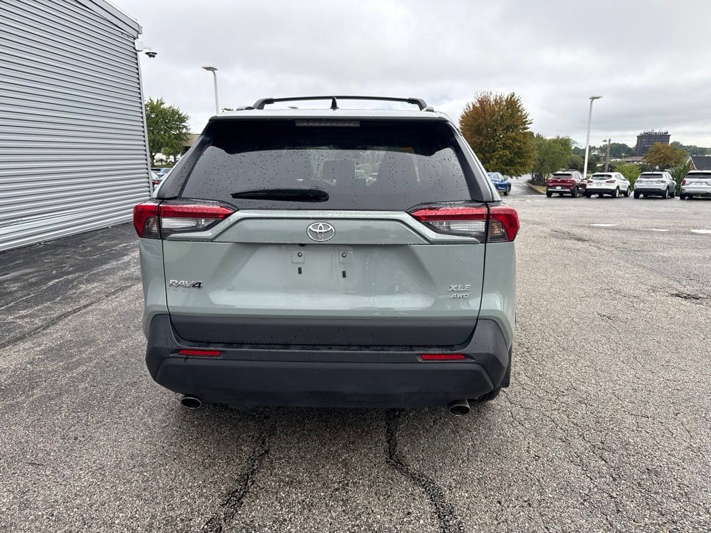 Used 2021 Toyota RAV4 XLE w/ Convenience Package AWD/4WD image 6