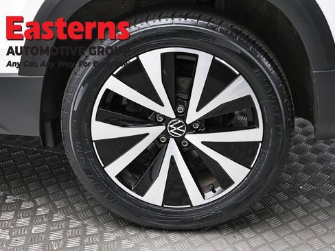 Used 2022 Volkswagen Taos SE AWD/4WD image 8