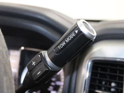Used 2017 Nissan Titan SL RWD image 25