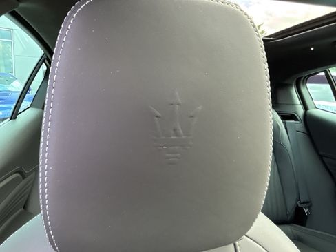 Used 2025 Maserati Grecale Trofeo AWD/4WD image 34