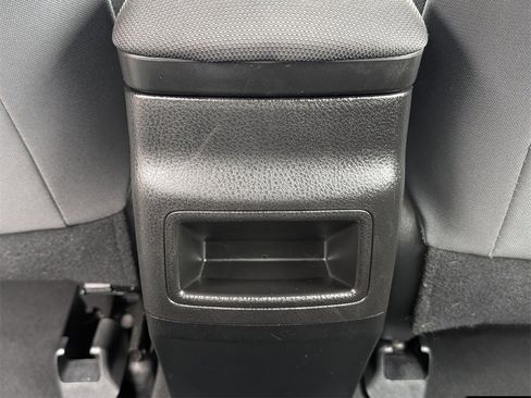 Used 2018 Toyota Corolla LE image 26