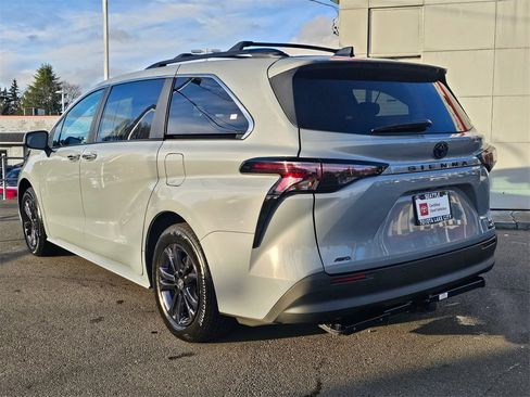 Certified 2024 Toyota Sienna XLE Woodland Edition image 5