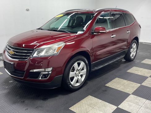 Used 2017 Chevrolet Traverse LT w/ Style and Technology Package FWD image 1