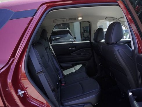 Used 2024 Nissan Pathfinder SL FWD image 19