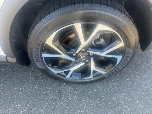 Used 2018 Toyota C-HR XLE image 12