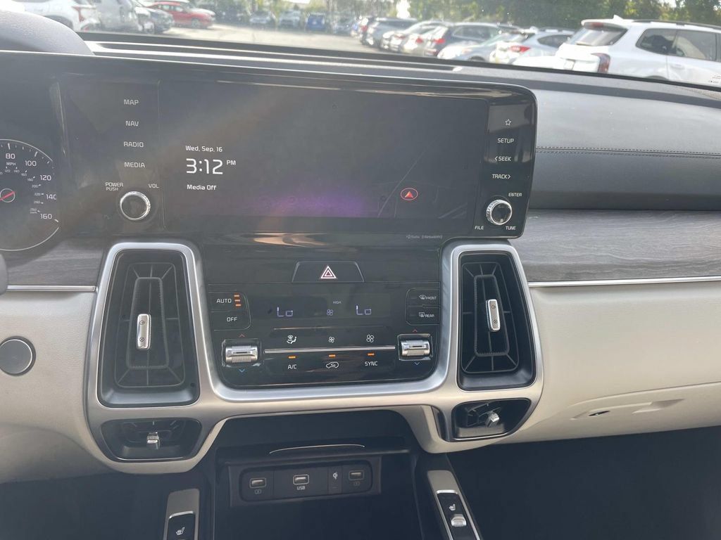 Used 2023 Kia Sorento S w/ Panoramic Sunroof Package AWD/4WD image 23