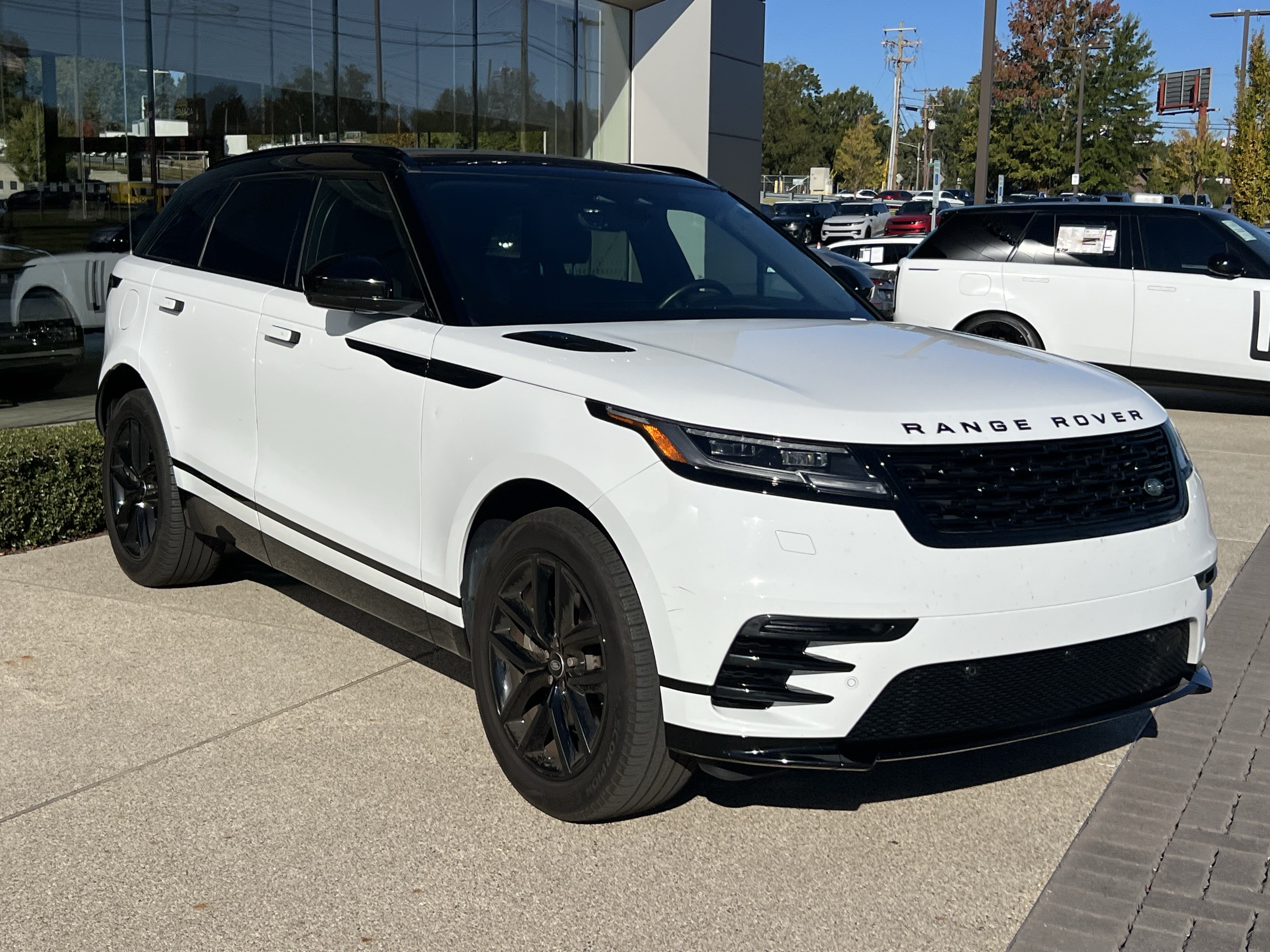 Certified 2024 Land Rover Range Rover Velar Dynamic SE AWD/4WD image 9