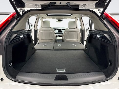 Used 2022 Cadillac XT4 Luxury w/ Cold Weather Package image 22