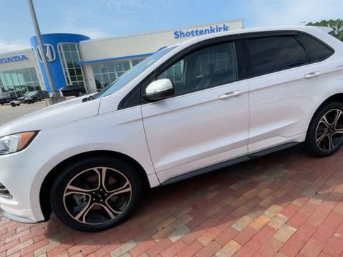 Used 2019 Ford Edge ST w/ Cold Weather Package AWD/4WD image 6