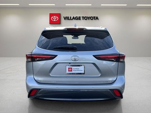 Certified 2025 Toyota Highlander Limited image 4