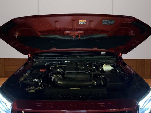 Used 2024 Nissan Frontier SL w/ Technology Package image 27