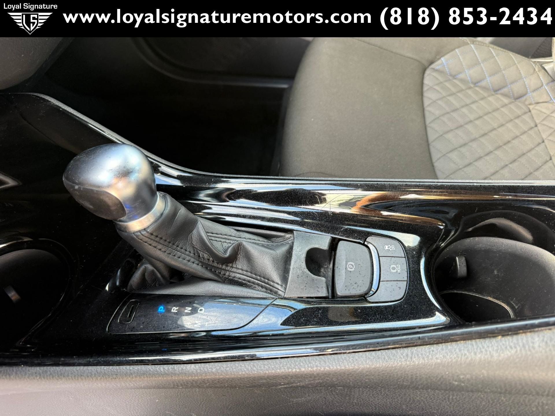 Used 2020 Toyota C-HR XLE FWD image 24