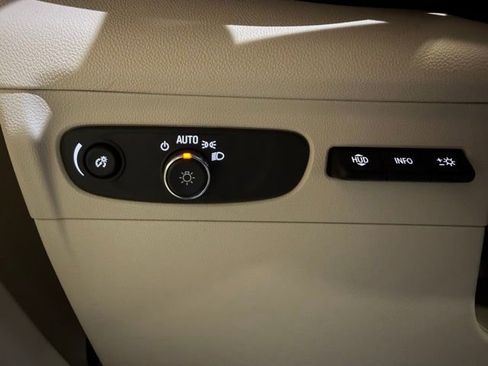 Used 2023 Buick Envision Avenir image 37