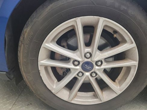 Used 2018 Ford Focus SE w/ Cold Weather Package FWD image 31