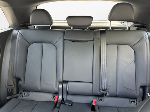 New 2025 Audi Q3 2.0T Premium image 12