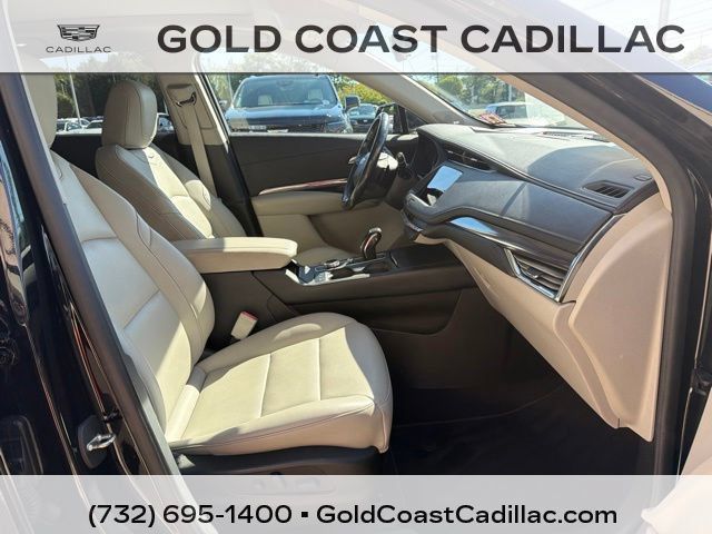 Used 2019 Cadillac XT4 Luxury w/ Cold Weather Package FWD image 7