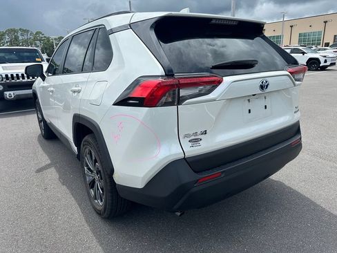 Used 2022 Toyota RAV4 XLE Premium AWD/4WD image 3