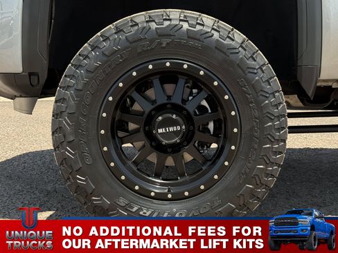 Used 2024 GMC Sierra 2500 AT4 w/ AT4 Preferred Package AWD/4WD image 13