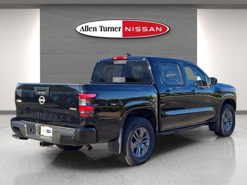 Used 2025 Nissan Frontier SV image 7