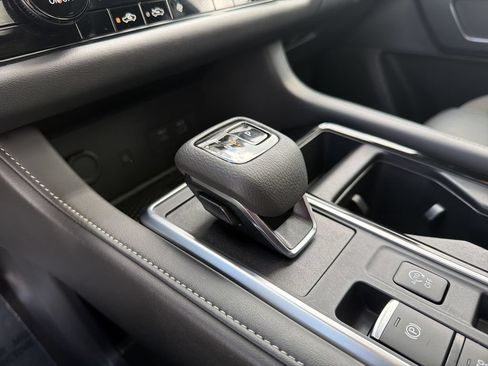 Certified 2025 Nissan Pathfinder SL w/ SL Premium Package FWD image 31