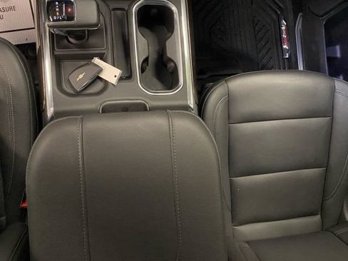 Used 2024 Chevrolet Silverado 1500 LT Trail Boss w/ Convenience Package II AWD/4WD image 31