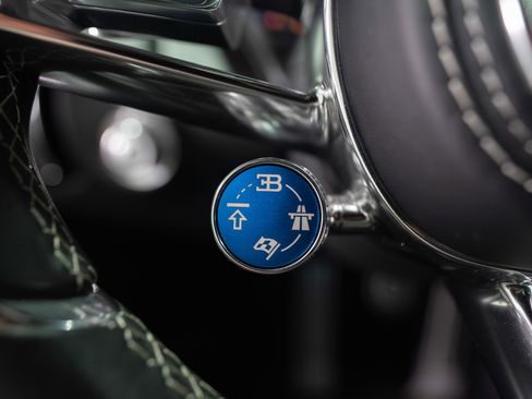 Used 2018 Bugatti Chiron image 17