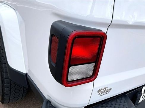 Used 2023 Jeep Gladiator Overland image 24