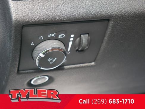 Used 2016 Jeep Grand Cherokee SRT AWD/4WD image 24