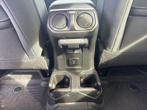 Used 2024 Jeep Wrangler Sahara image 12