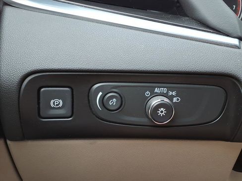 Used 2020 Buick Enclave Essence FWD image 14