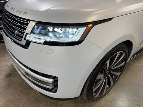 Used 2025 Land Rover Range Rover Long Wheelbase Autobiography image 4