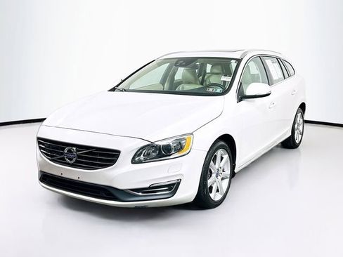 Used 2016 Volvo V60 T5 Platinum image 4