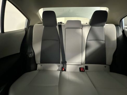 Used 2021 Toyota Corolla LE FWD image 32