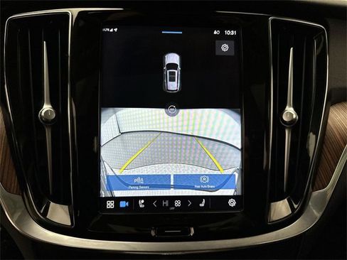 Certified 2023 Volvo V60 B5 Cross Country Plus w/ Climate Package image 17
