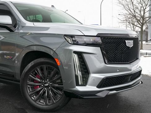 Used 2023 Cadillac Escalade V w/ LPO, ONYX Package image 26