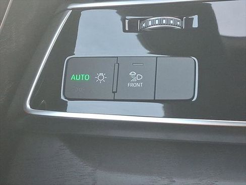 Certified 2023 Audi Q8 Premium image 24