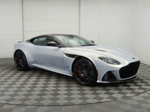 Used 2023 Aston Martin DBS Coupe image 3