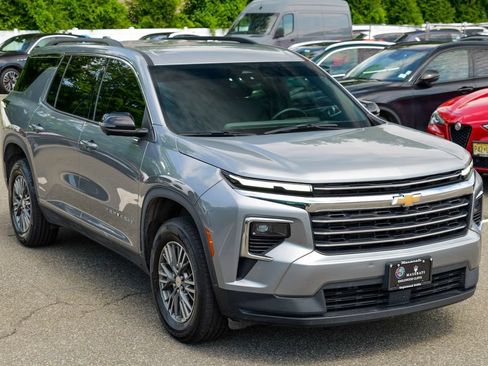 Used 2024 Chevrolet Traverse LT AWD/4WD image 9