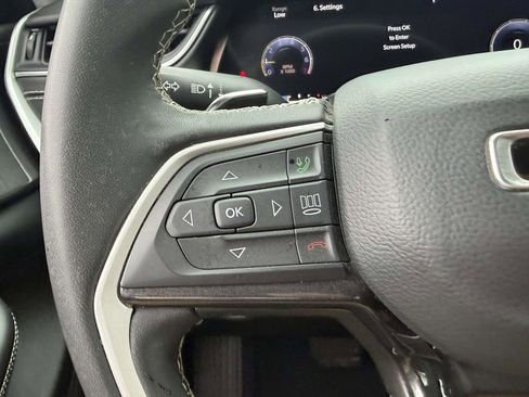 Used 2023 Jeep Grand Cherokee Laredo AWD/4WD image 30