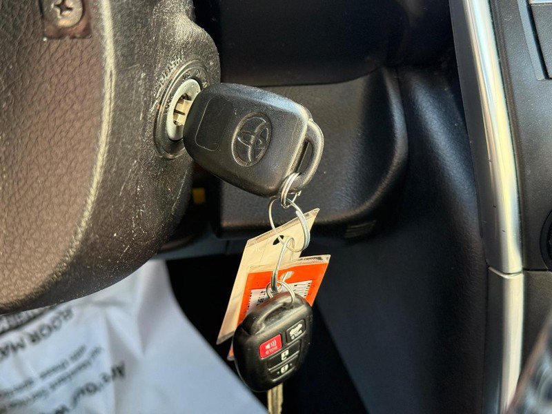 Used 2015 Toyota Camry SE FWD image 30