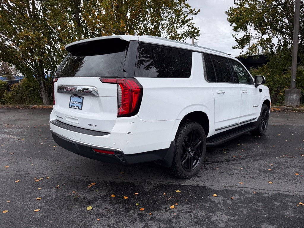 Used 2022 GMC Yukon XL SLT w/ SLT Luxury Plus Package AWD/4WD image 10