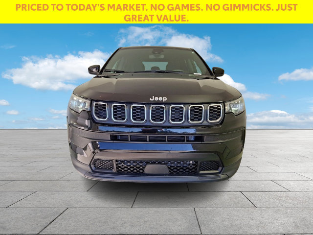 Used 2024 Jeep Compass Sport AWD/4WD image 3