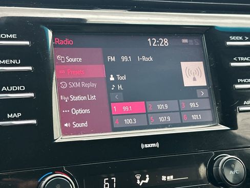 Used 2020 Toyota Camry SE image 17