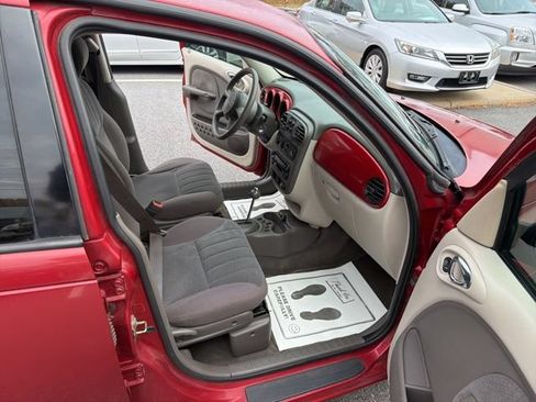 Used 2005 Chrysler PT Cruiser Touring w/ Moonroof Group FWD image 30
