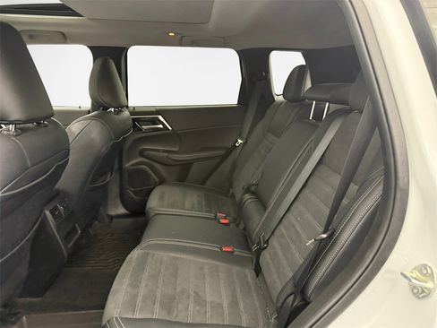 Used 2024 Mitsubishi Outlander SE image 24