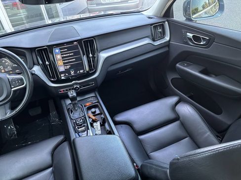 Used 2019 Volvo XC60 T5 Momentum w/ Premium Package AWD/4WD image 22