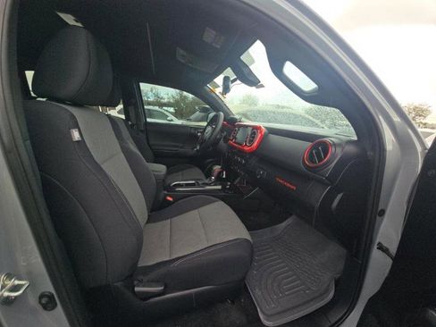 Used 2021 Toyota Tacoma TRD Off-Road image 11