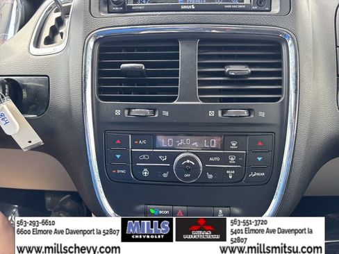Used 2019 Dodge Grand Caravan SXT w/ Driver Convenience Group FWD image 19