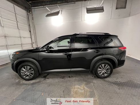 Used 2025 Nissan Pathfinder SV FWD image 6