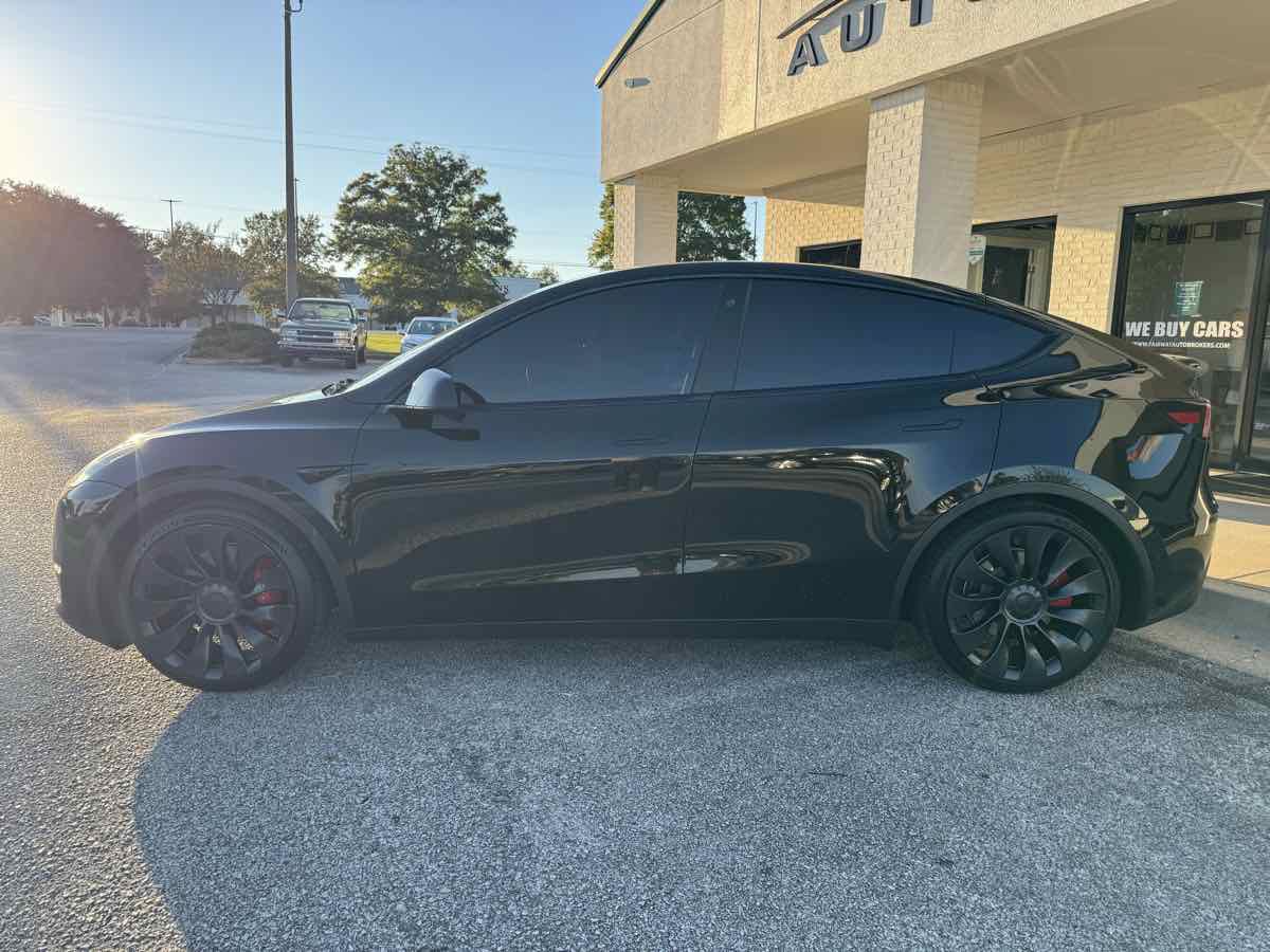 Used 2022 Tesla Model Y Performance AWD/4WD image 9